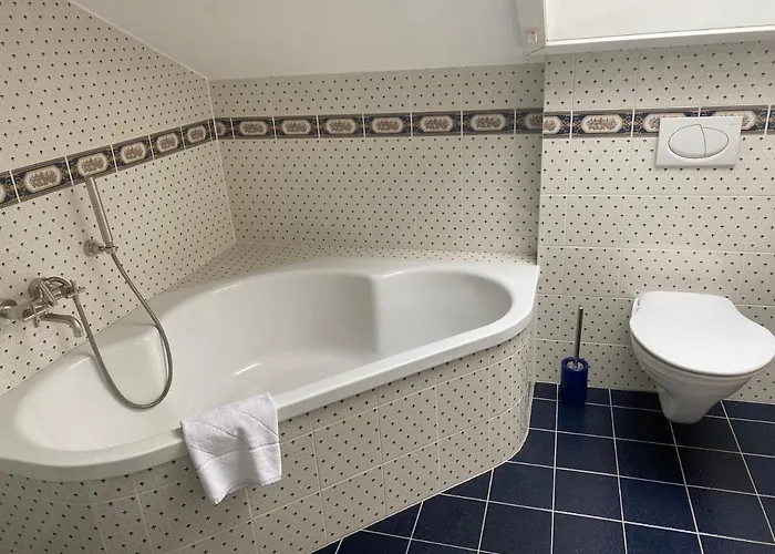 Gemuetliches Zimmer Mit Grossem Bad