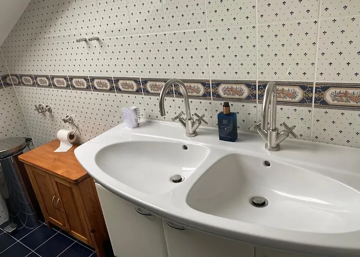 Gemuetliches Zimmer Mit Grossem Bad